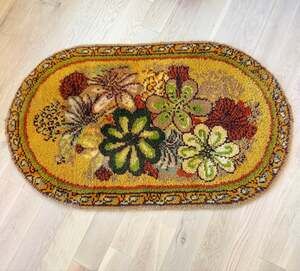 Vintage Shillcraft Readicut Oval Wool Rug 1970s Floral Botanical Handmade